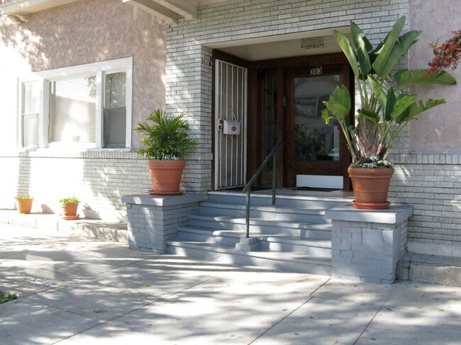 Primary Photo - 303 W 4th St