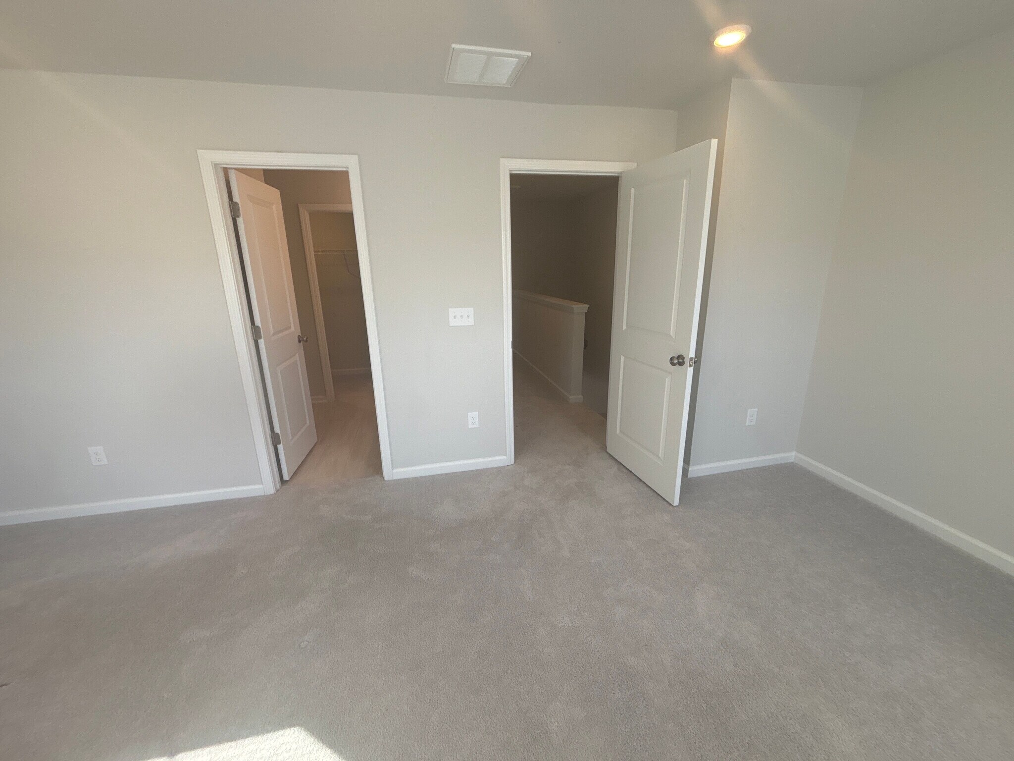 Building Photo - Room in Townhome on Hemlock Cone Wy