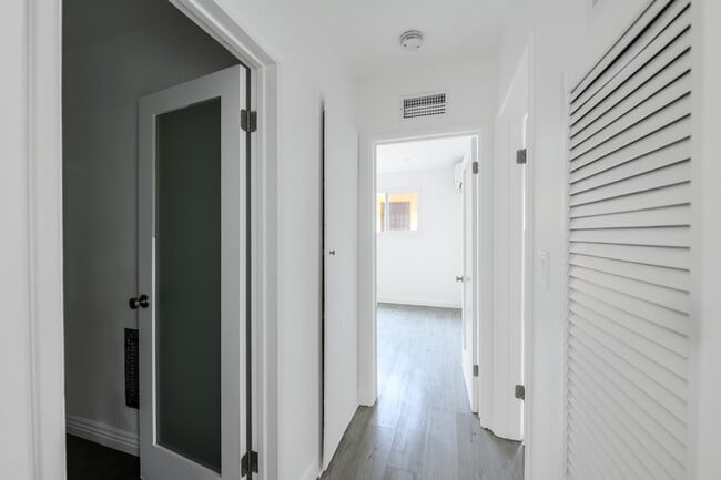 Building Photo - 337 Rexford Dr