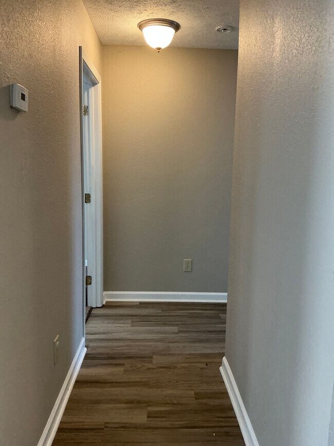 Building Photo - 3 Bedroom 2 Bath House