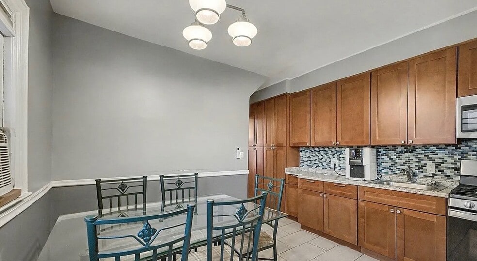 Building Photo - 2031 New York Ave