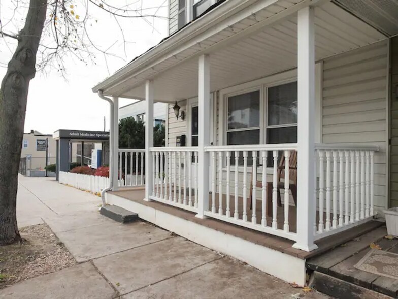 Building Photo - 3732 Falls Rd