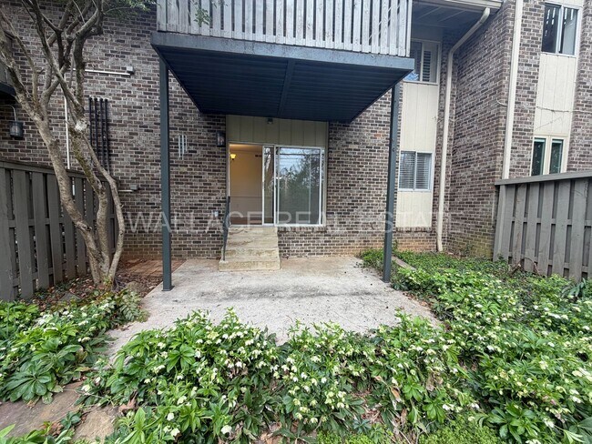 Building Photo - FANTASTIC 2 BEDROOM, 2 BATH CONDO IN THE HEART OF SEQUOYAH HILLS!!