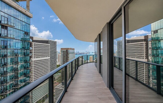 Building Photo - 801 S Miami Ave