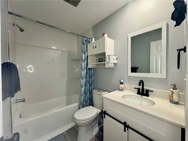 Building Photo - 8061 Country Rd