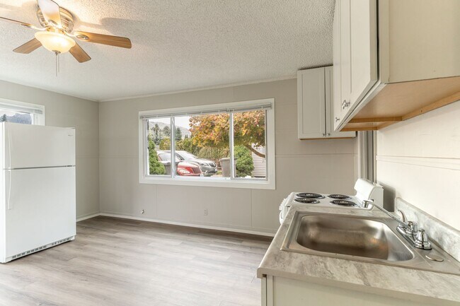 Building Photo - 908 Bryan St