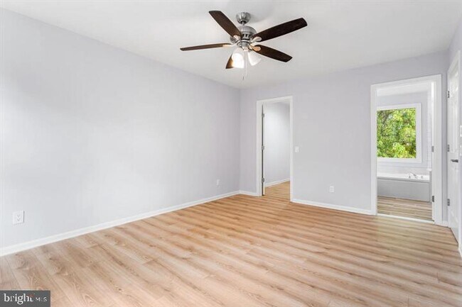 Building Photo - 2807 Falling Brook Terrace