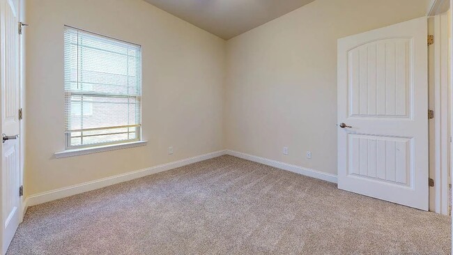 Building Photo - 323 Huntwood Dr