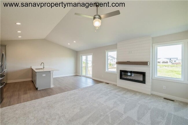 Building Photo - Stunning Single Family Home in Norwalk!