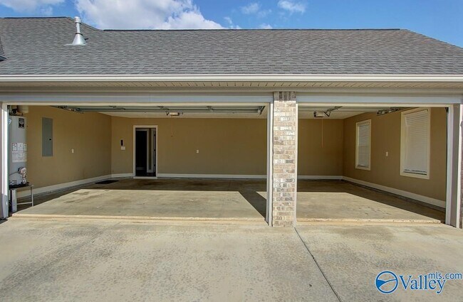 Building Photo - 25861 Caldera Dr