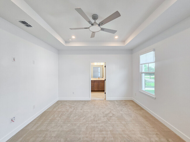 Building Photo - 408 E Oak Ave