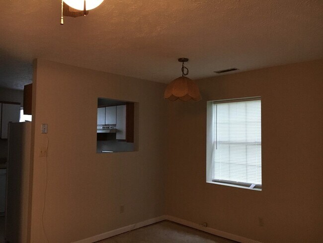 Building Photo - 3305 Vaucluse Rd