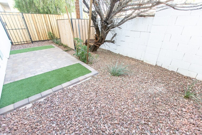 Building Photo - Villa 51e