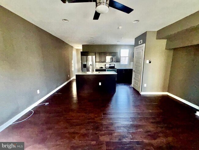 Primary Photo - 1865 Frankford Ave