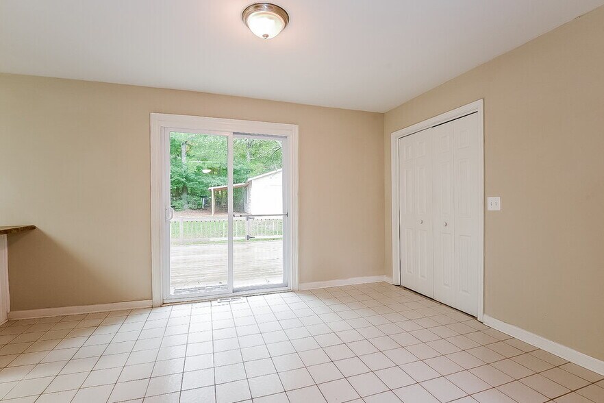 Building Photo - 4230 Senoa Dr