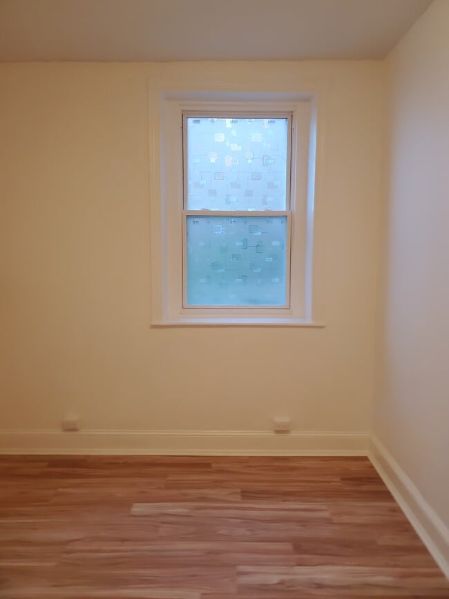 Bdrm #2 - 4614 Chester Ave