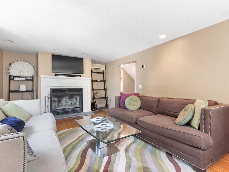 Building Photo - 491 Spring St