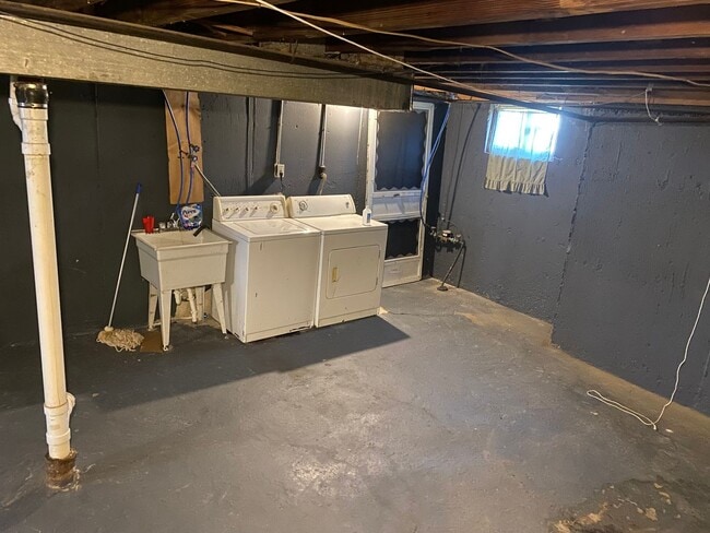 Building Photo - Charming 2-Bedroom Row Home in Sharon Hill