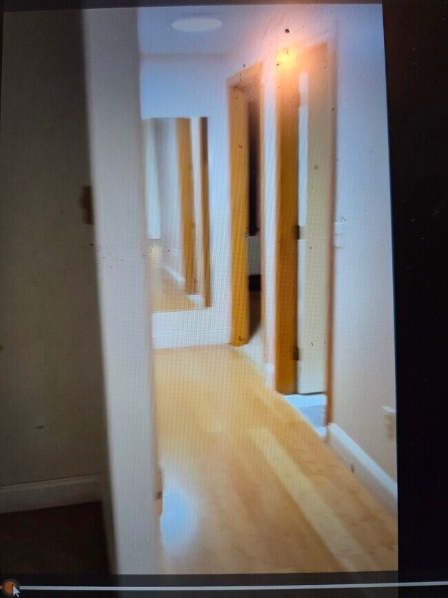 Building Photo - 41 W Summit St