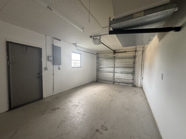 Building Photo - 641 Southland Rd