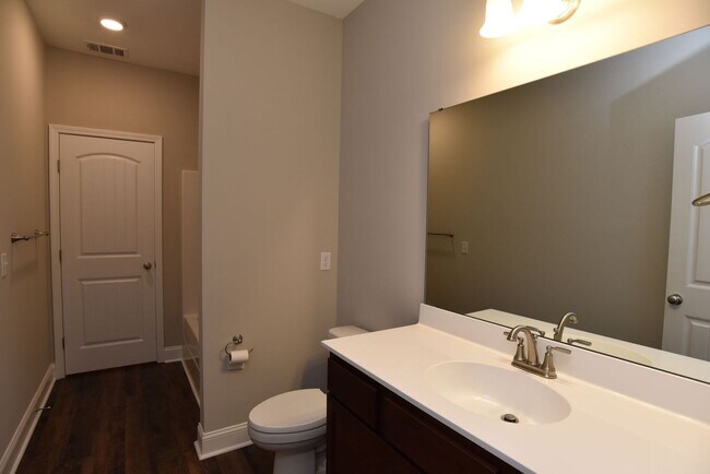 Building Photo - Remodeled Cute Modern Home In the Heart Of Richmond Hill