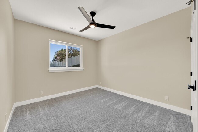 Building Photo - 4333 Park Hollow Ln