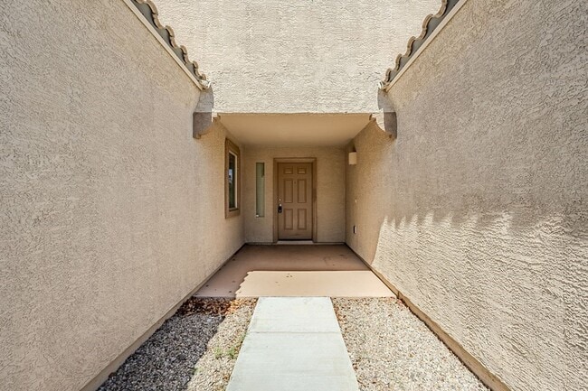 Building Photo - Bright & Airy 4-Bedroom in Willow Ridge Co...