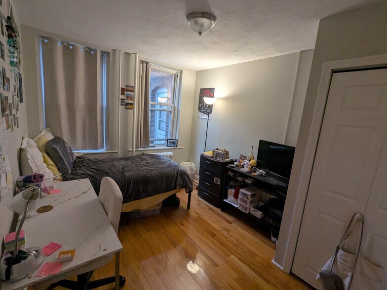 Building Photo - 220 Hanover St