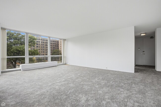Building Photo - 340 W Diversey Pkwy