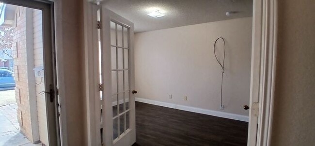 Building Photo - Summerfields Beauty: Oversized Kitchen + Flex 4th Bedroom