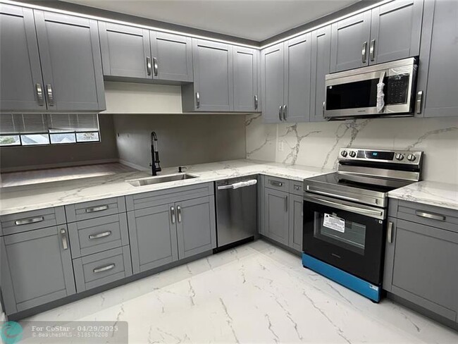Building Photo - 8020 Hampton Blvd