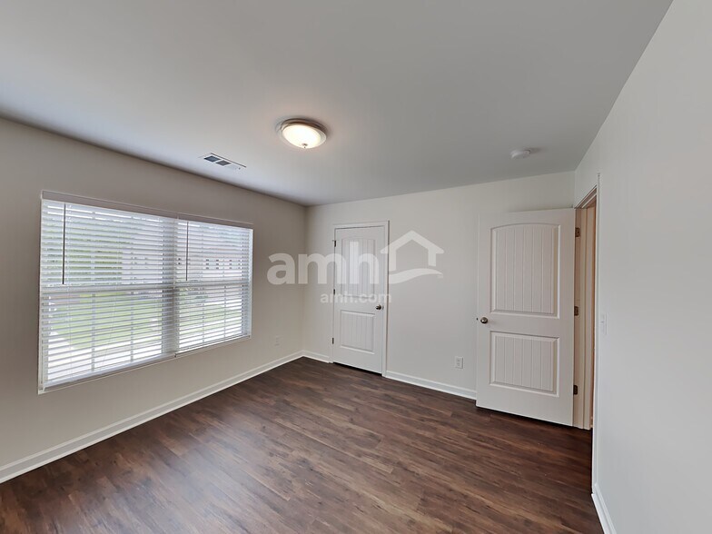 Building Photo - 107 Hayes Park Dr