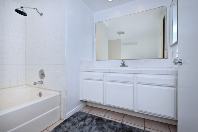 Guest bathroom - 2700 Cahuenga Blvd E