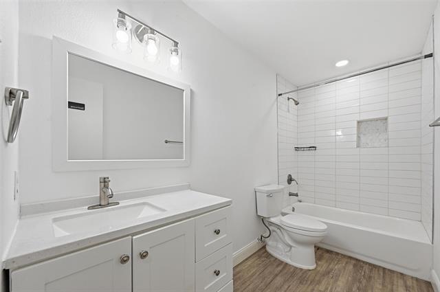 Building Photo - 1421 Bosque Dr