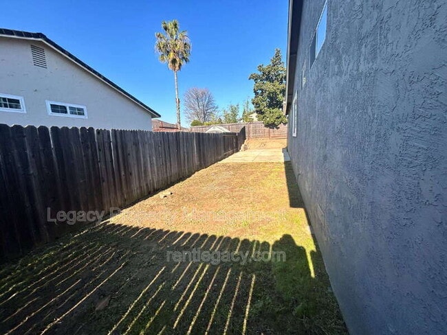 Building Photo - 2213 N Cirby Way