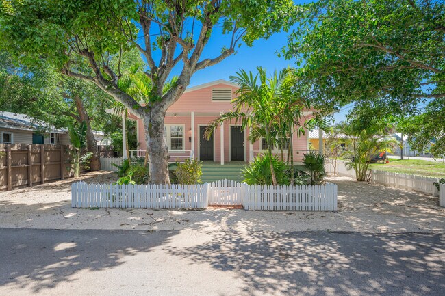 Primary Photo - 3822 Oak Ave