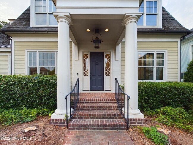 Building Photo - 3724 Rolston Dr