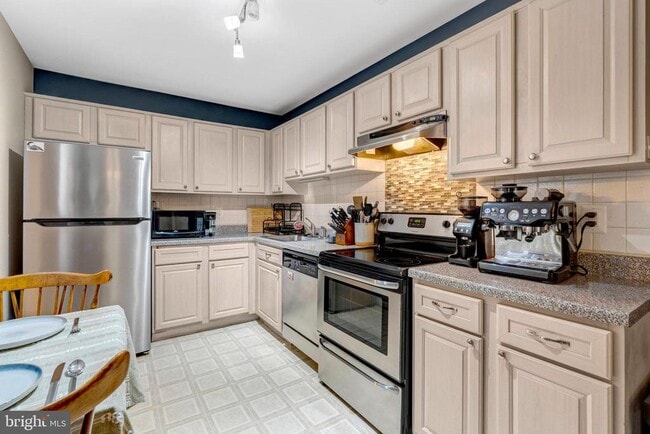 Building Photo - 5602 Summer Oak Way