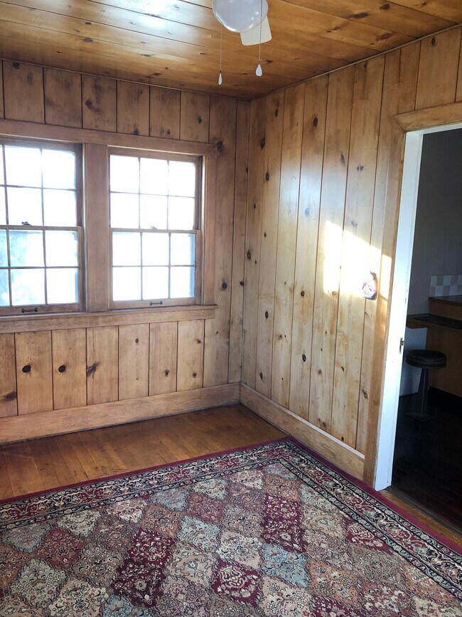 Sunporch - 207 S 16th Ave