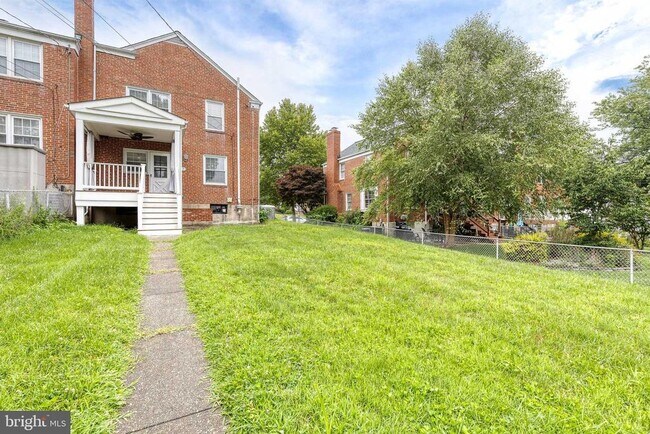 Building Photo - 1517 Dellsway Rd