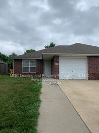 Building Photo - 914-916 SW Sandy Ln