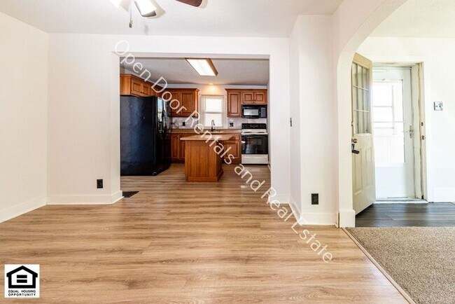 Building Photo - 575 S Wayne St
