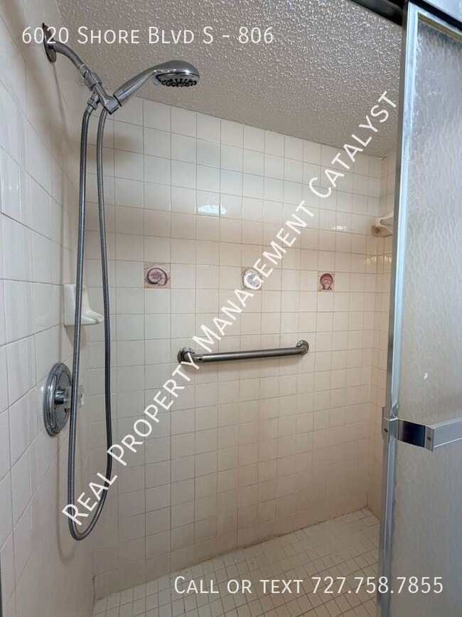 Building Photo - 6020 Shore Blvd S