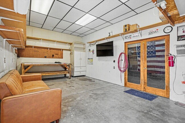 Building Photo - 6881 Fox Way