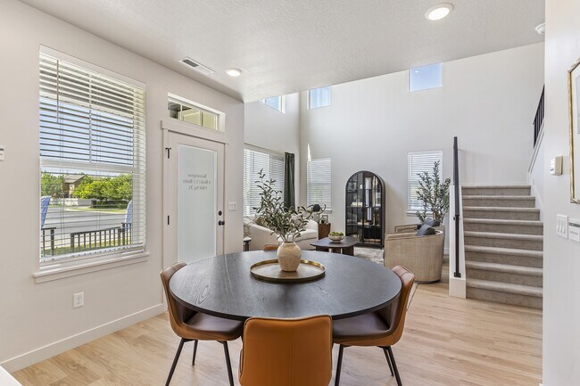 Building Photo - 1175 N Meridian Ln