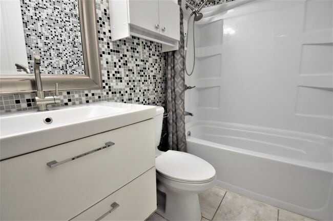 Building Photo - 5030 Greenberry Dr