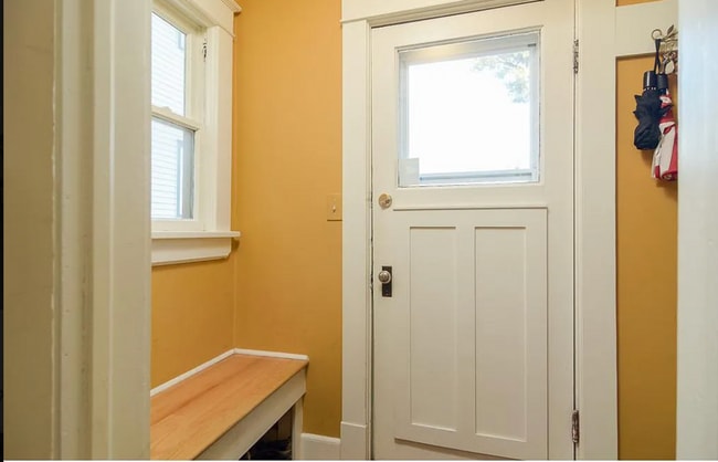 Building Photo - This Amazing 4BR/2 BA Home on Summit Hill ...