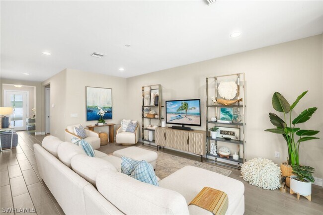 Building Photo - 14546 Tropical Dr