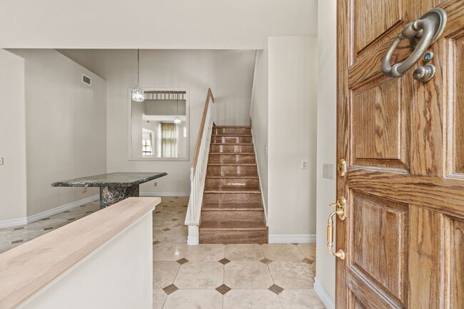 Building Photo - 471 Lorenzo Dr