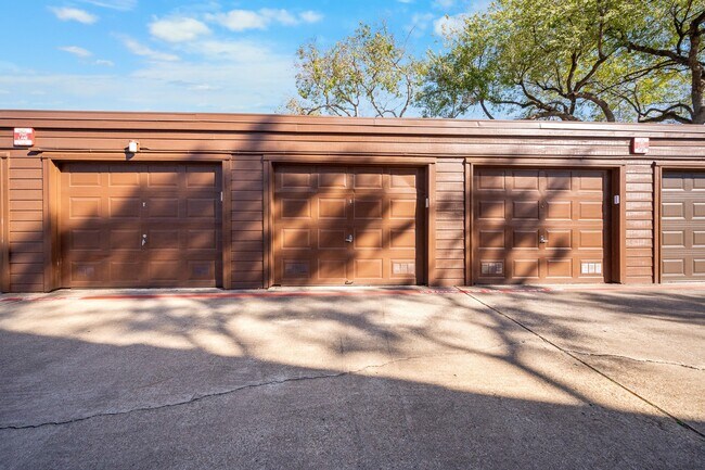 Building Photo - 705 Davis Rd